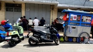 penampakan-terkini-mie-babi-danau-toba-yang-viral-di-jalan-cibadak-kota-bandung-1765606580524_169