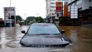_110367207_antarafoto-banjir-kemang-010120-sgd-1