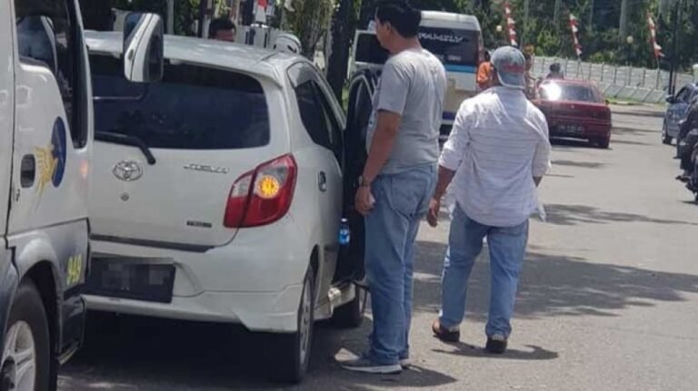 99065-debt-collector-di-padang