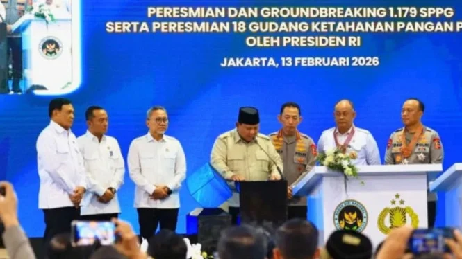 699077988ca31-presiden-prabowo-subianto-saat-resmikan-sppg-polri_tangerang
