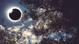 ilustrasi-gerhana-matahari-cincin-1770175124686_169