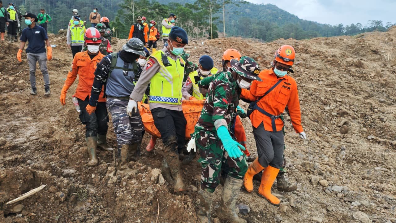 tim-sar-longsor-banjarnegara