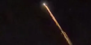 Benda-bercahaya-diduga-meteor-melintas-di-langit-Lampung-malam-hari-2197282033