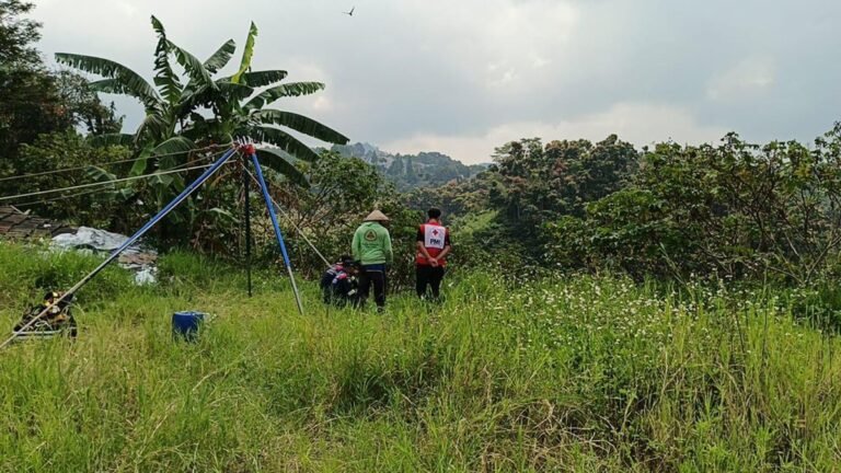 proses-evakuasi-mayat-wanita-di-lereng-bandung-1776602541244_169